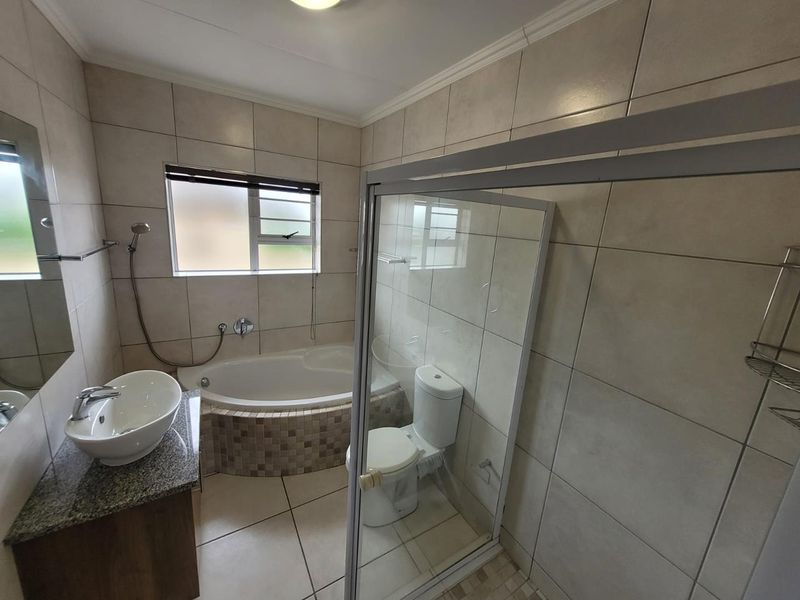 Urban Village George 3 Bedroom House For Sale - Photo 8