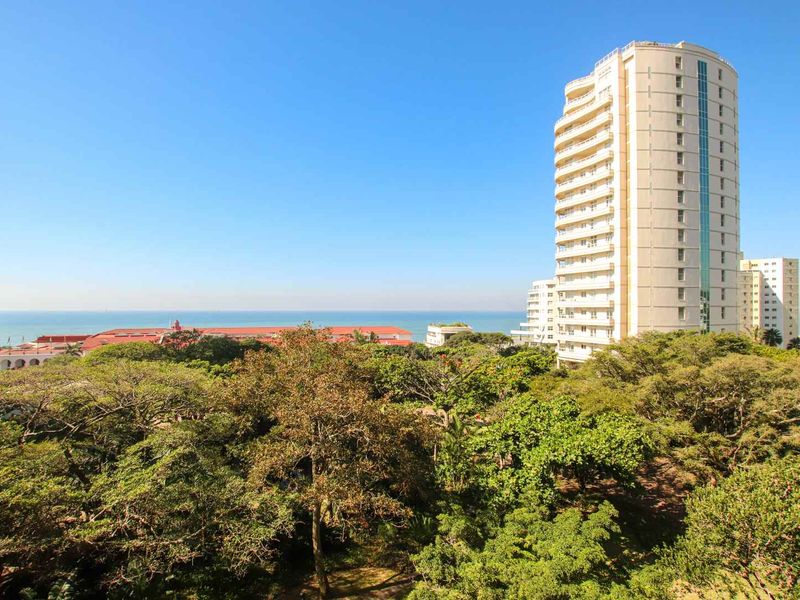The perfect lock up and go holiday home in sought after Oyster Quays! - Photo 6