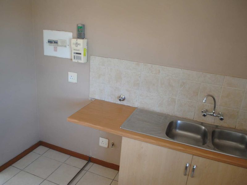 Neat Face-Brick Townhouse 2 Bedroom with Car port - Photo 7