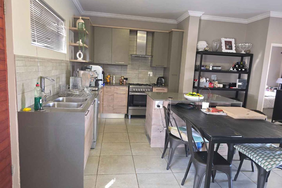 Modern, Stunning 3-Bedroom Apartment for Rent in Six Fountains Estate.  Truly the entertainer's dream! - Photo 3
