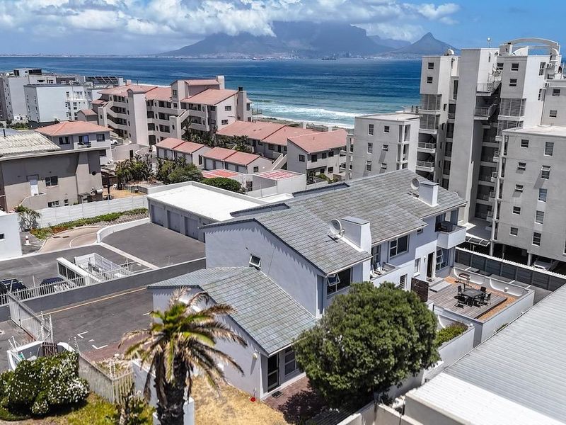 Luxury 2-Bedroom 1st Floor Apartment with Passage Sea Views - Photo 2