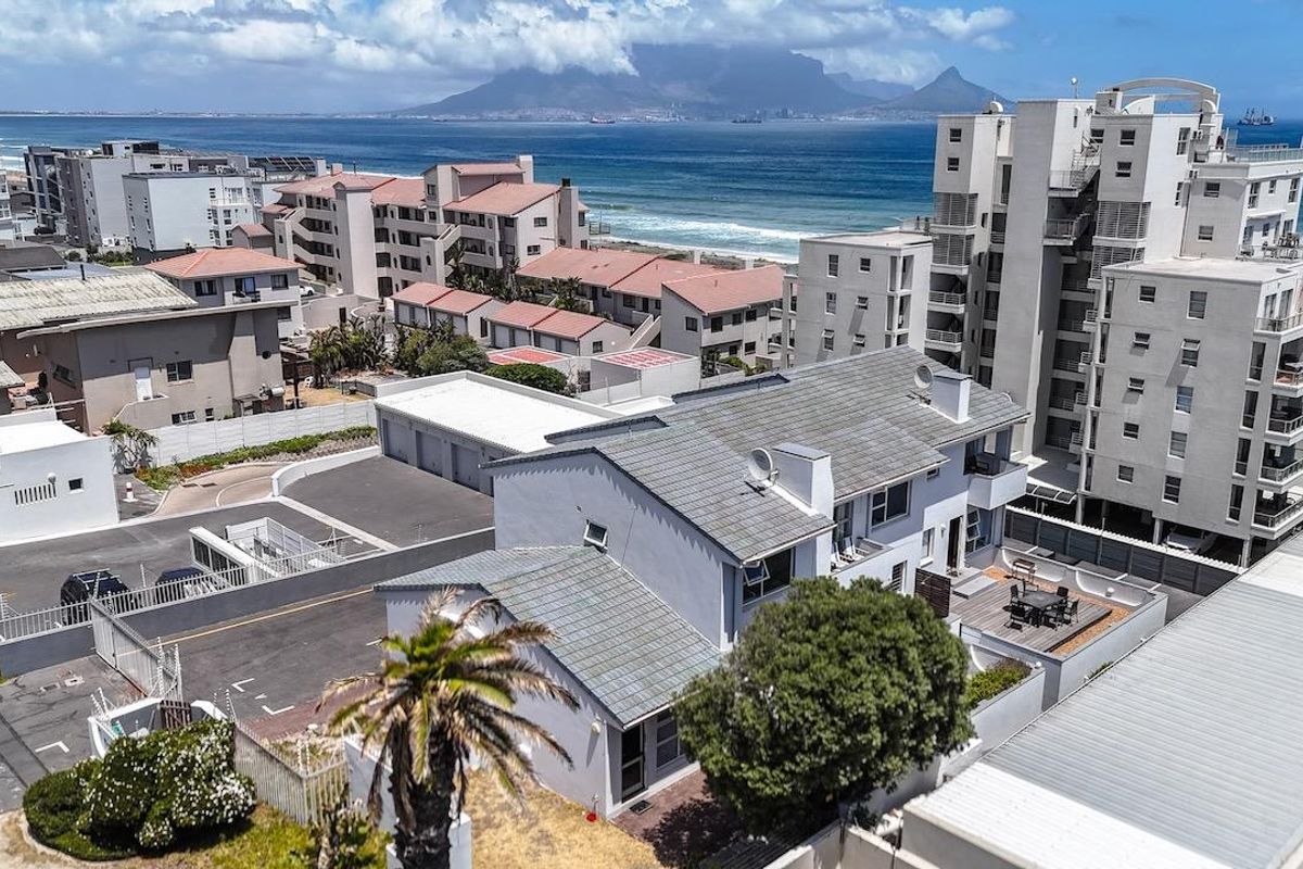 Luxury 2-Bedroom 1st Floor Apartment with Passage Sea Views - Photo 2