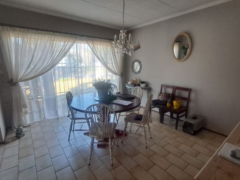 Large 5-Bedroom Home in Wingate Park Area. - Photo 7