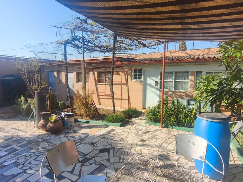 IMMACULATE, 10 ROOM PROPERTY FOR SALE IN LA ROCHELLE - Photo 4