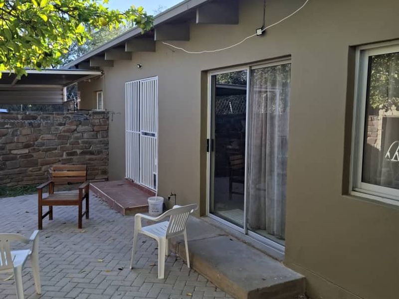 Ample Parking & Prime Location—Perfect for Your Business - Photo 5