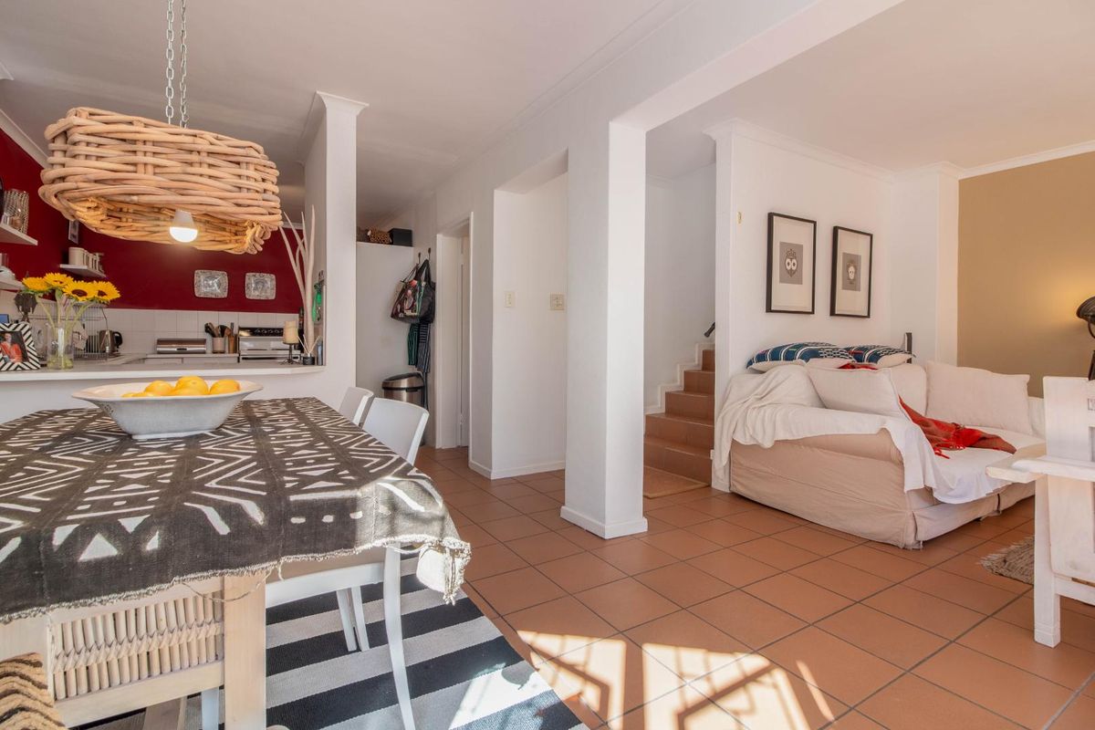 A rare blend of natural light, beauty, convenience and calm - Photo 5