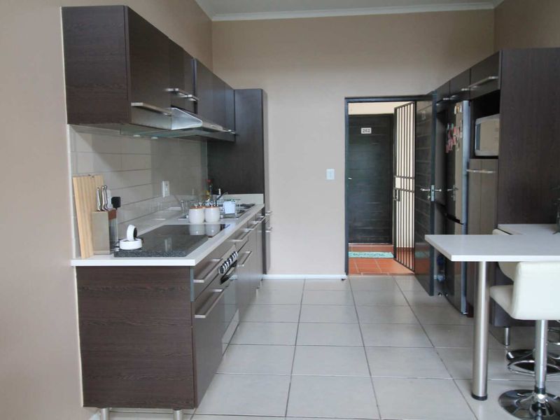 Modern Apartment in Strelitzia Greenstone Hill - Photo 5