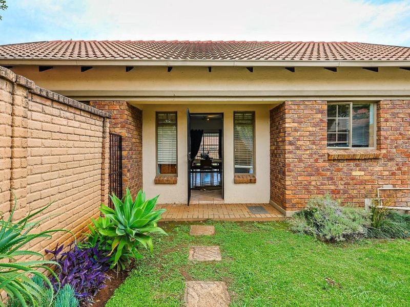 Your Dream Lifestyle Awaits! Secure, Stylish 2-Bed Townhouse in Prime Equestria! - Photo 3
