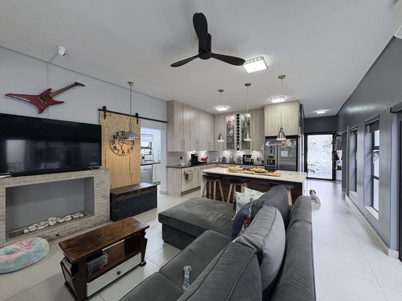 Modern home in Midstream Meadows - Photo 6