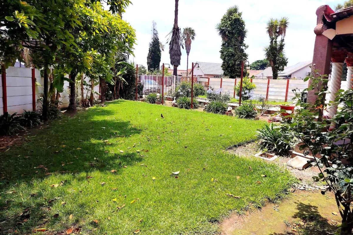 Diamond in the Rough in Sought-After Mackenzie Park, Benoni,3 Bedroom , 1 Bathroom on large stand. - Photo 2