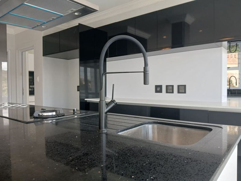 Two Homes, One Exceptional Property in Auasblick - Photo 7