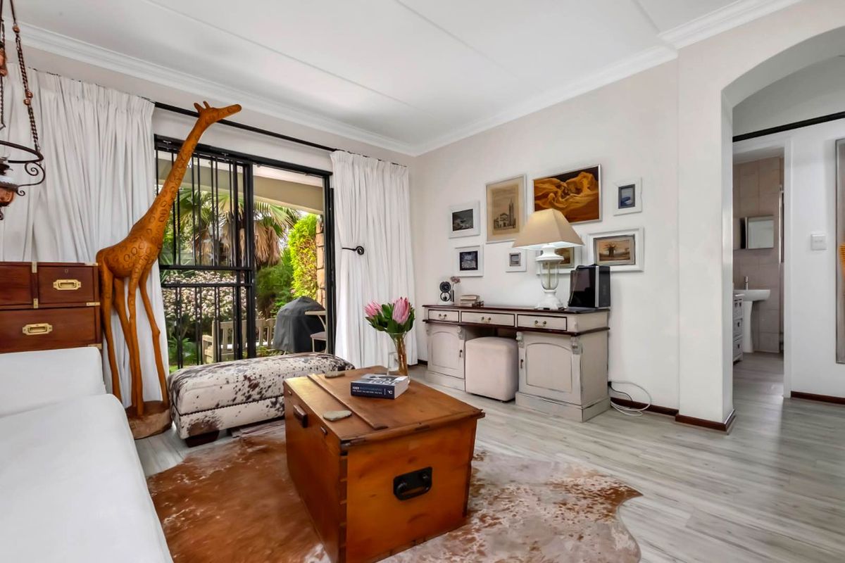 DELIGHTFUL GROUND FLOOR APARTMENT -IN A FABULOUS BROADACRES LOCATION - Photo 4