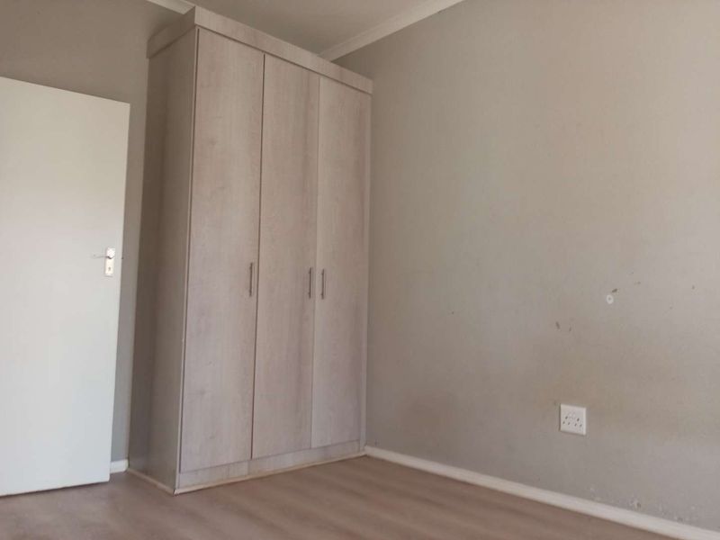 Spacious Living & Family Fun: Perfect 2-Bedroom Apartment - Photo 8