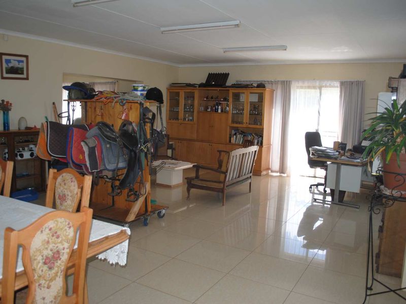 Feast your eyes on this neat and spacious farmhouse featuring modern interior finishes throughout - Photo 10