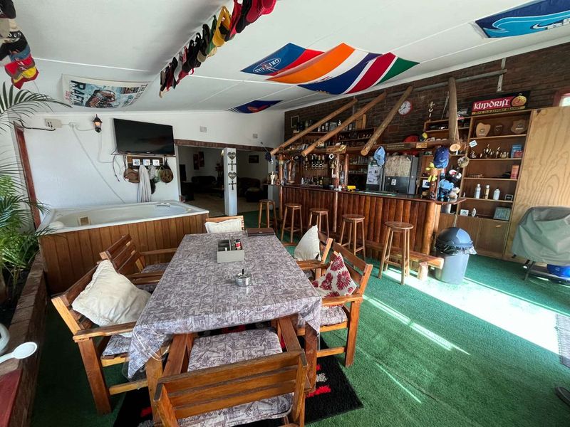 Spacious 4-Bedroom Family Home on a Tranquil Smallholding – Just 12 km from Upington - Photo 2