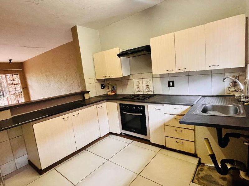 Beautiful 2 Bedroom Ground Floor For Sale - Photo 2