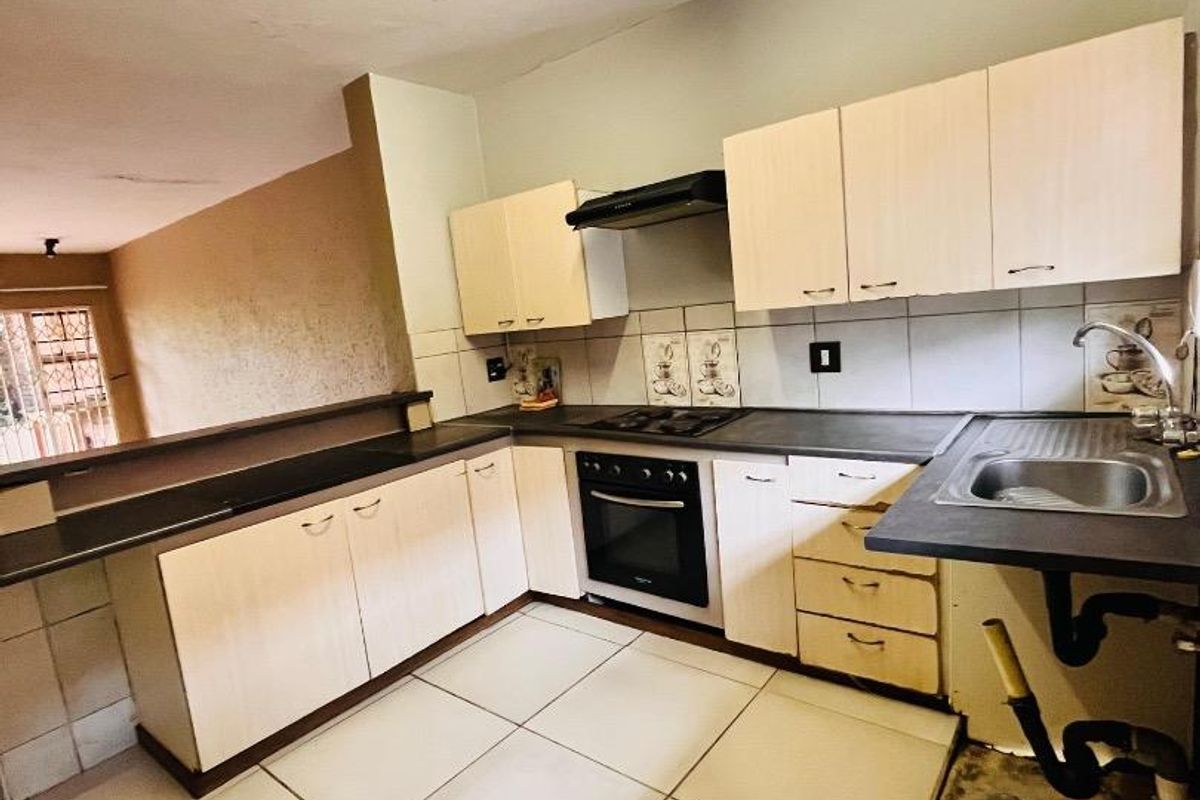 Beautiful 2 Bedroom Ground Floor For Sale - Photo 2