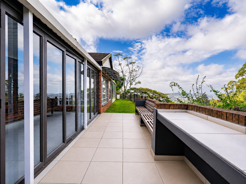 Spacious Face-Brick Family Unit with Modern Finishes, Views & Excellent Entertainment Flow - Photo 5