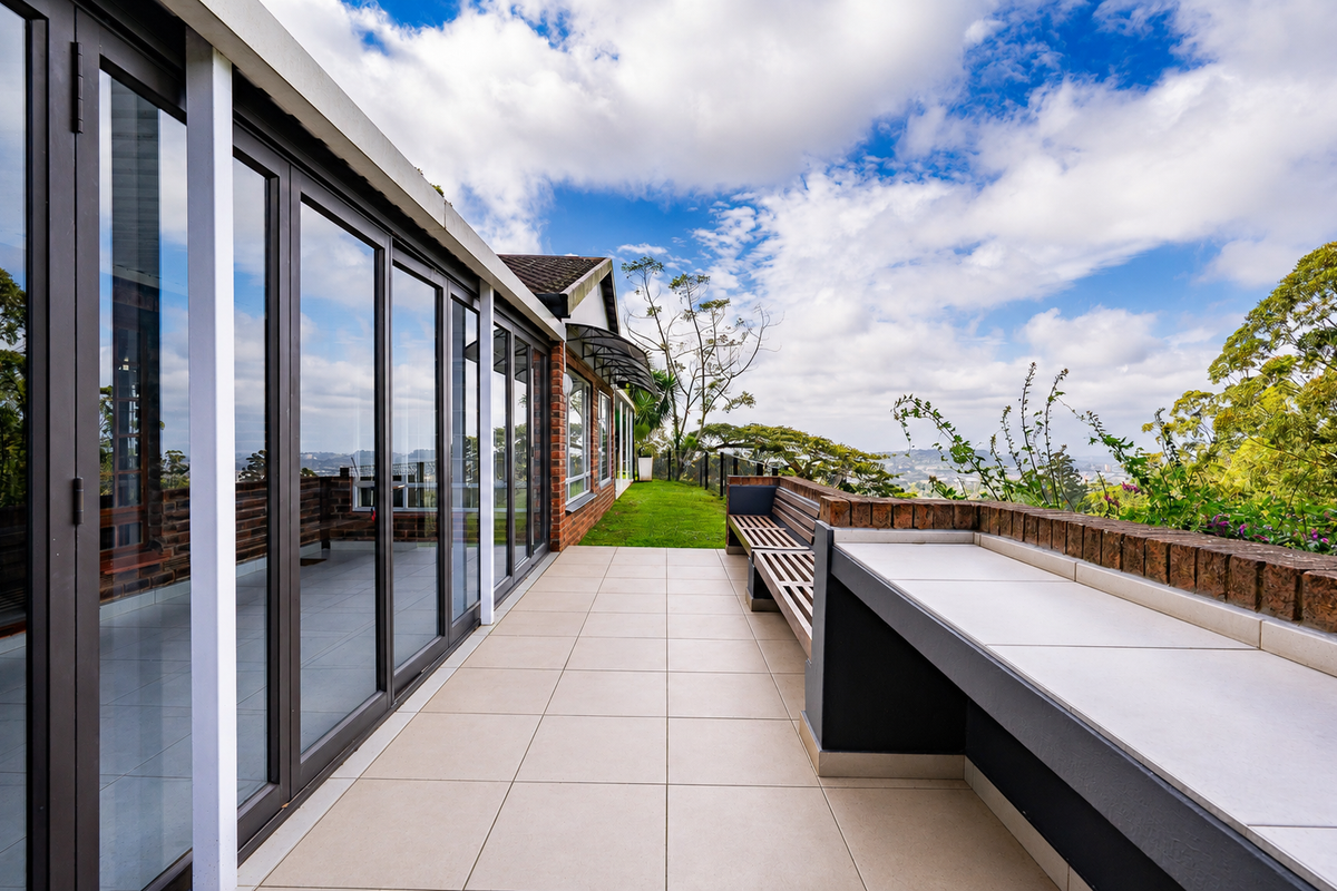 Spacious Face-Brick Family Unit with Modern Finishes, Views & Excellent Entertainment Flow - Photo 5