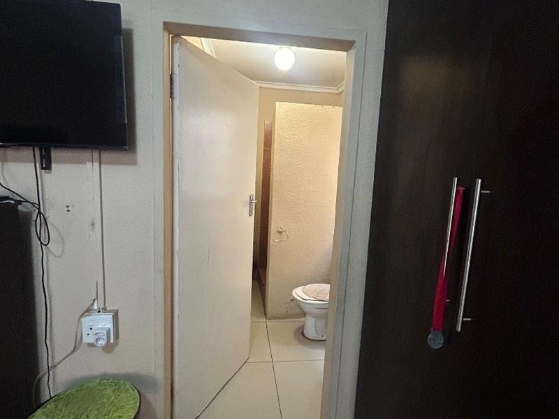 4 Bedroom Family House in Rosslyn Gardens - Photo 7