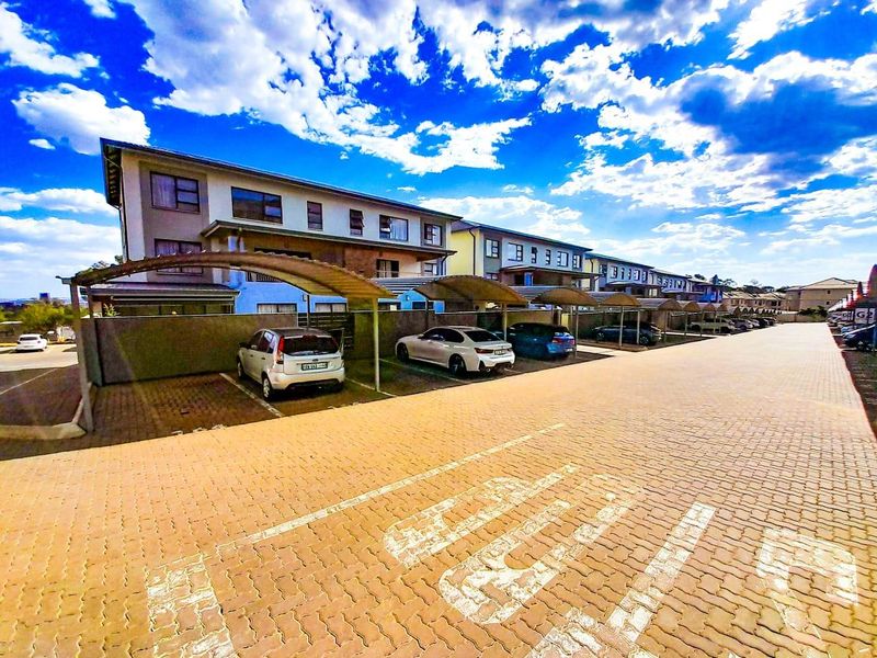 "Elegant property nestled in the fauna of Carlswald, Midrand." - Photo 5