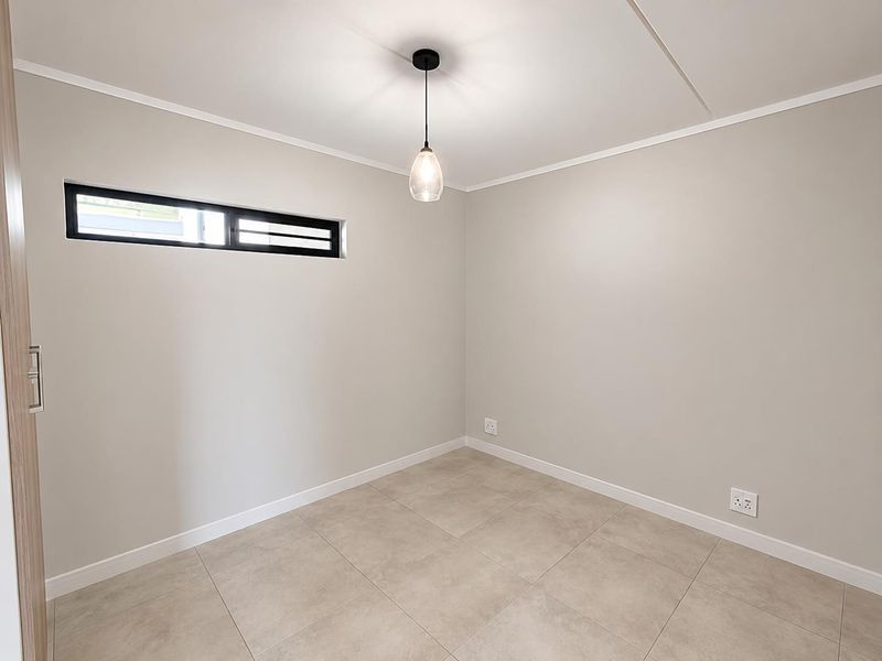 Modern 2 Bedroom, 1 Bathroom for Sale - Photo 4