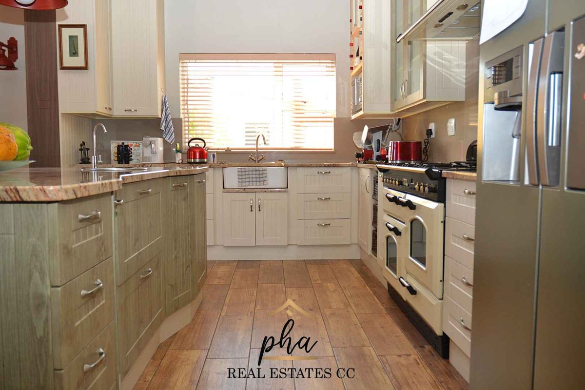 Stunning four bedroom house for sale in Waterfront - Photo 5