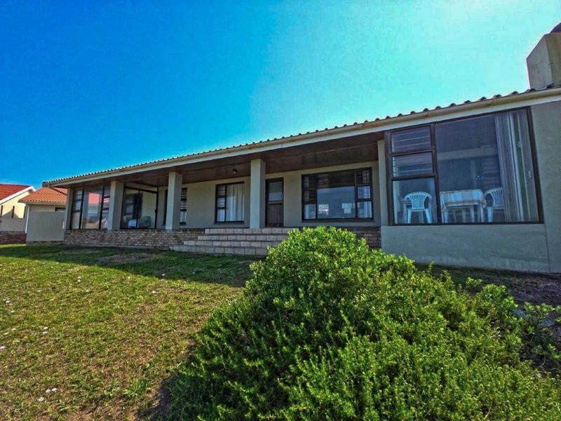 Beachfront bliss - Unmatched beachfront living awaits! - Photo 3