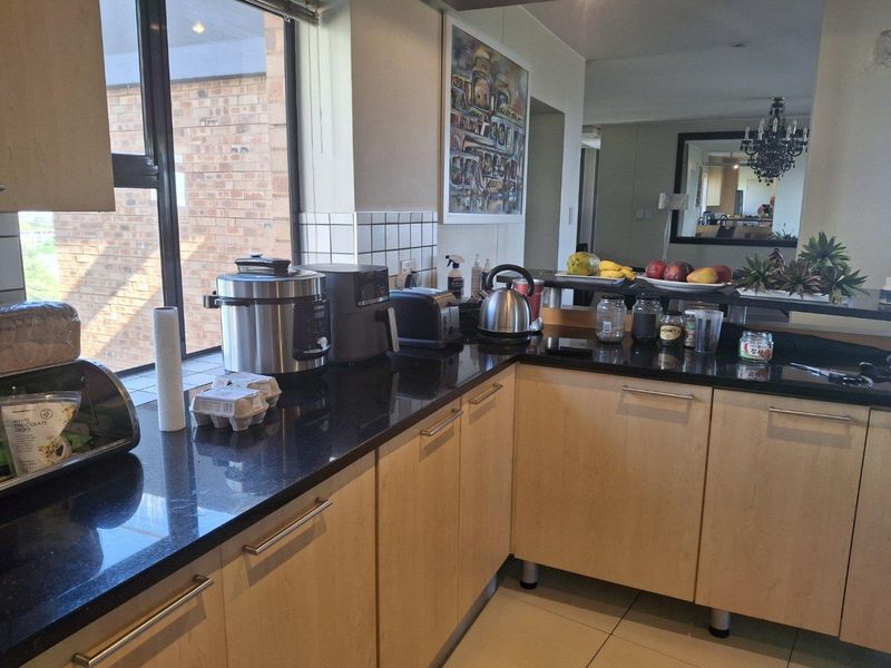AN EXQUISITE THREE BEDROOM FURNISHED PENTHOUSE - Photo 7