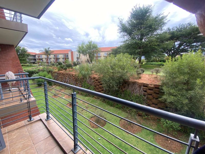 Bachelor Apartment in Ruimsig - Great Investment! - Photo 1