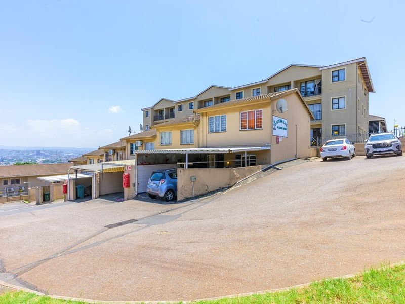 Secure, convenient, and comfortable living - Photo 2