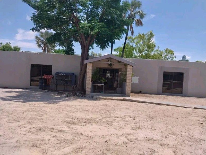 ✨ FOR SALE | Ondangwa Extension 4 ✨ Space, location & opportunity in one property! - Photo 2