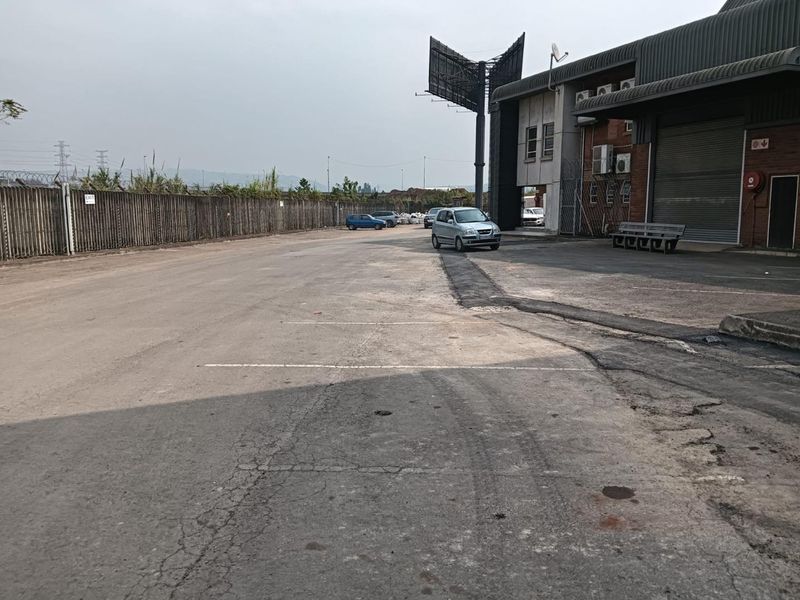 Warehouse in Springfield Durban 911sqm - Photo 3