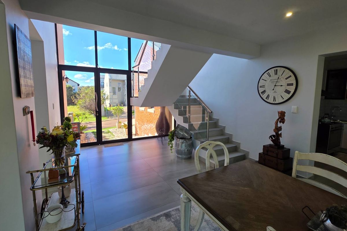 Elegant 4 Bedroom Family Home in The Hills Nature Reserve - Photo 3