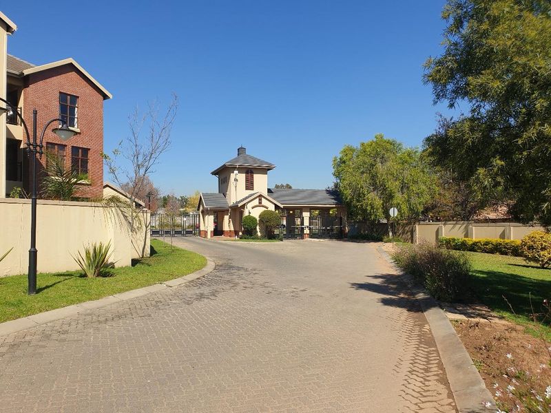 Two-Bedroom First Floor Apartment with a Loft for Sale in Waters Edge, Benoni - Photo 3