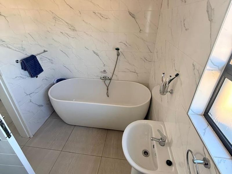 Immaculate 4 bedroom house in Rayton. - Photo 7