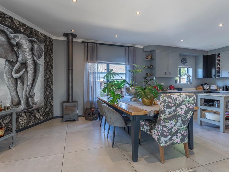 Beautifully Appointed Single-Level Home - Photo 3
