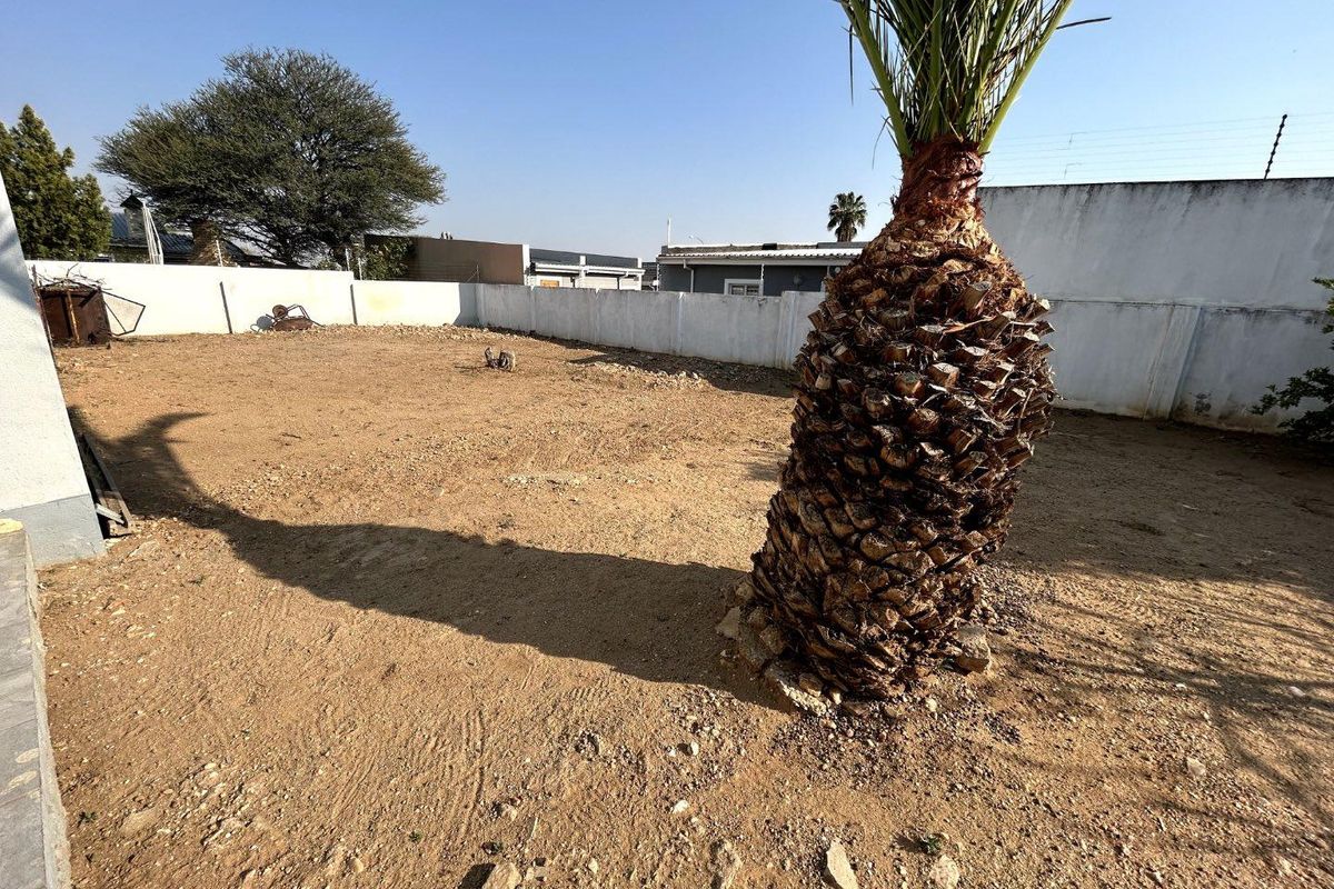 6-Bedroom Double-Storey House - Photo 2