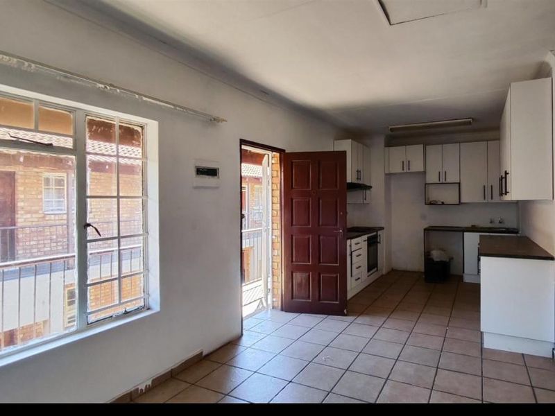 ** Charming 2-Bedroom Apartment with Modern Amenities** - Photo 4