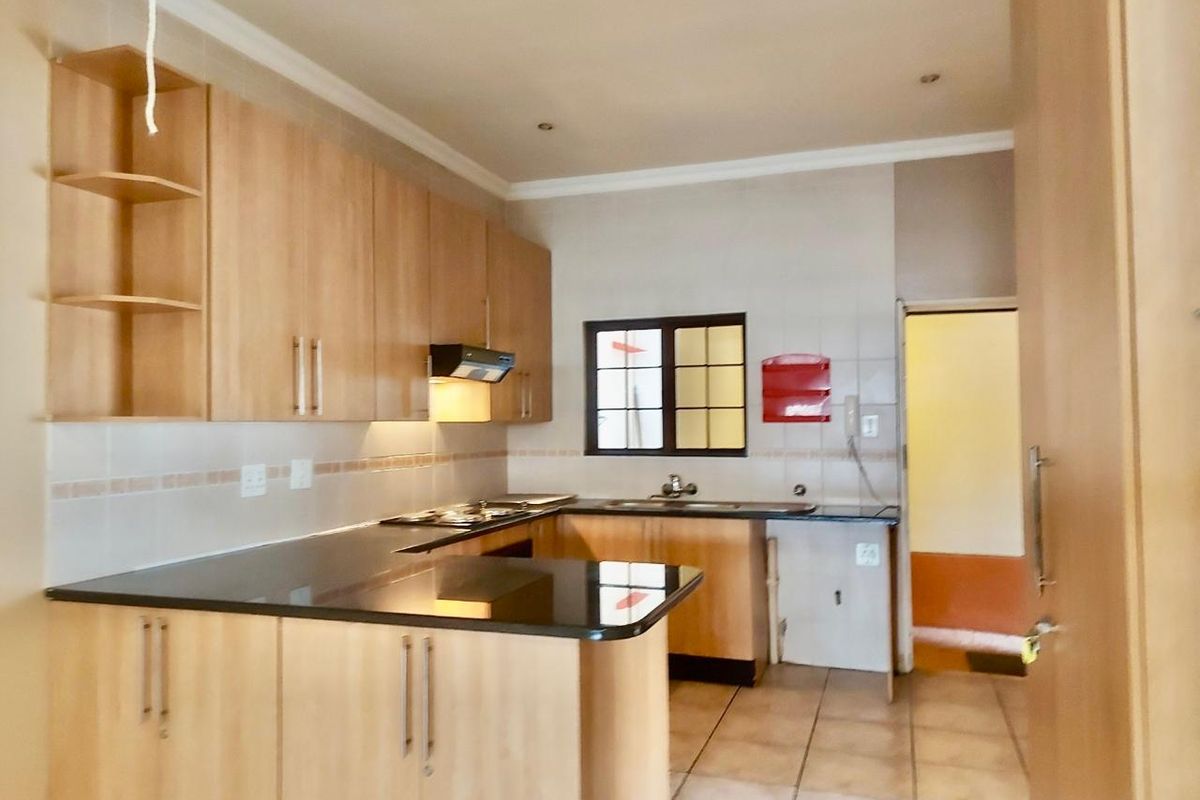 LOVELY CLUSTER IN QUIET ESTATE - Photo 4