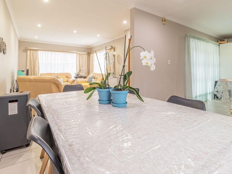 To Let in Helderkruin - Secure Complex - Photo 7