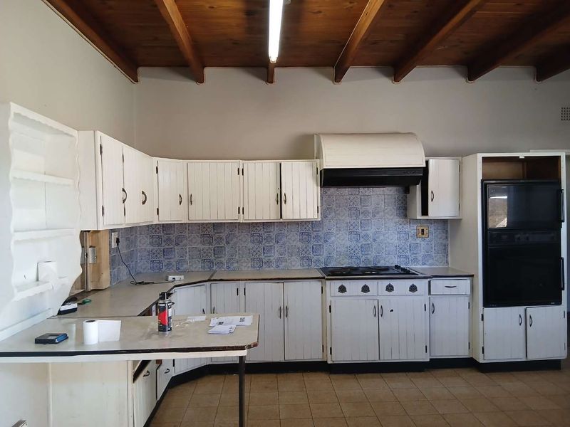 Family Home with Cottage for sale - Photo 4
