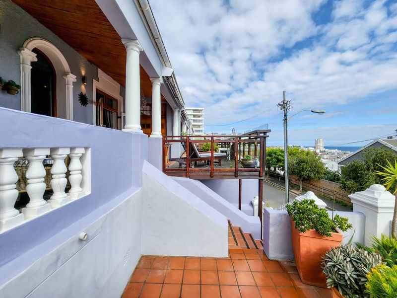 3  bedroom house with flat underneath, garage, pool, views - Photo 4