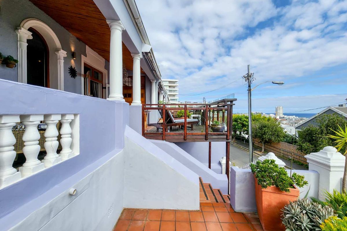 3  bedroom house with flat underneath, garage, pool, views - Photo 4