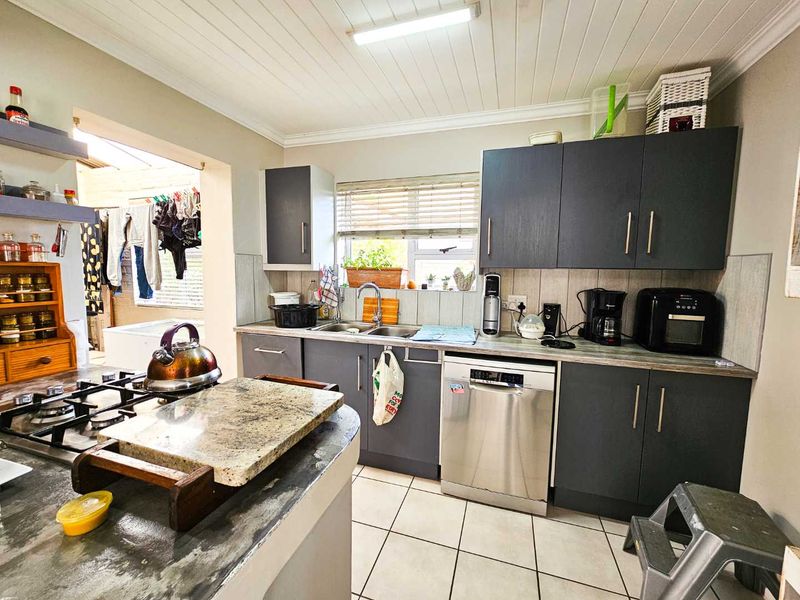 The perfect family home with modern finishes. - Photo 9