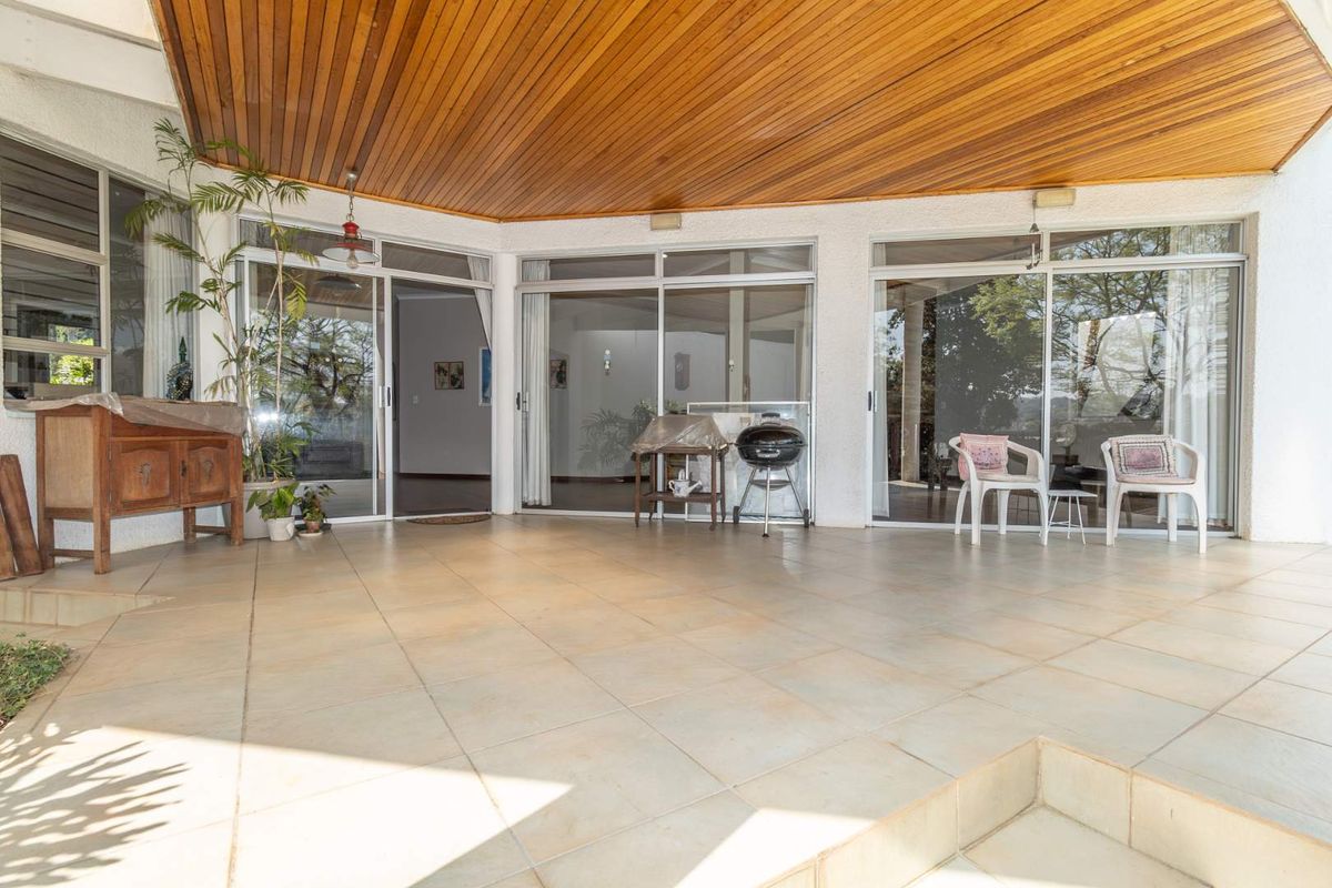Delightful 3 Bed Family Home within walking distance to St Stithians College - Photo 5