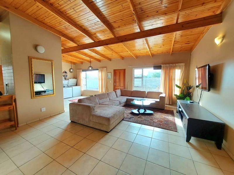 Perfect for Families: Spacious House & Flat in Tranquil Setting! - Photo 7