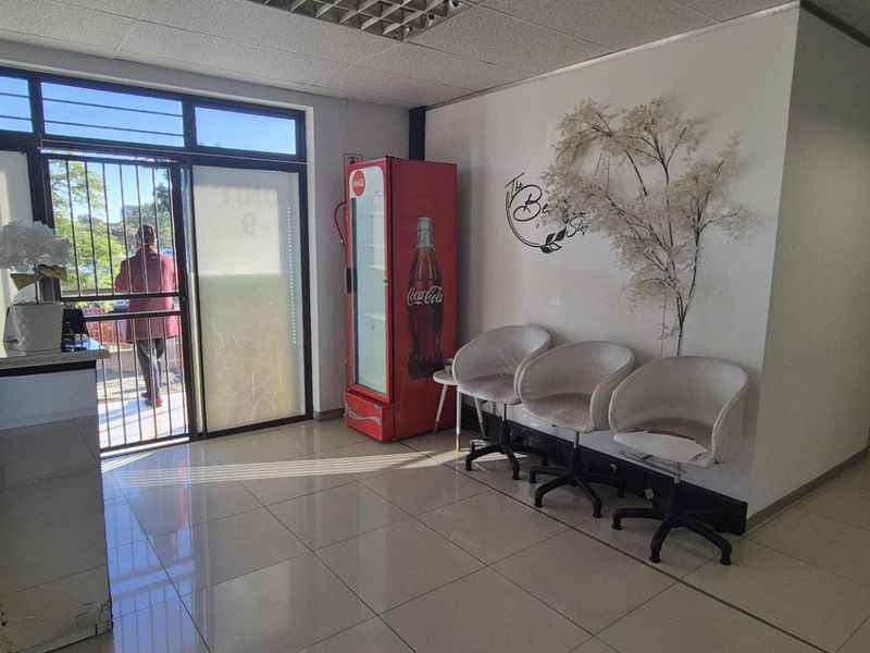 ​FOR SALE - Prime Office Opportunity in City View – Windhoek West - Photo 9