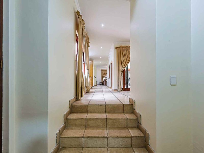 Spacious Entertainer’s Dream in Woodhill Golf Estate – Furnished Option Available - Photo 8