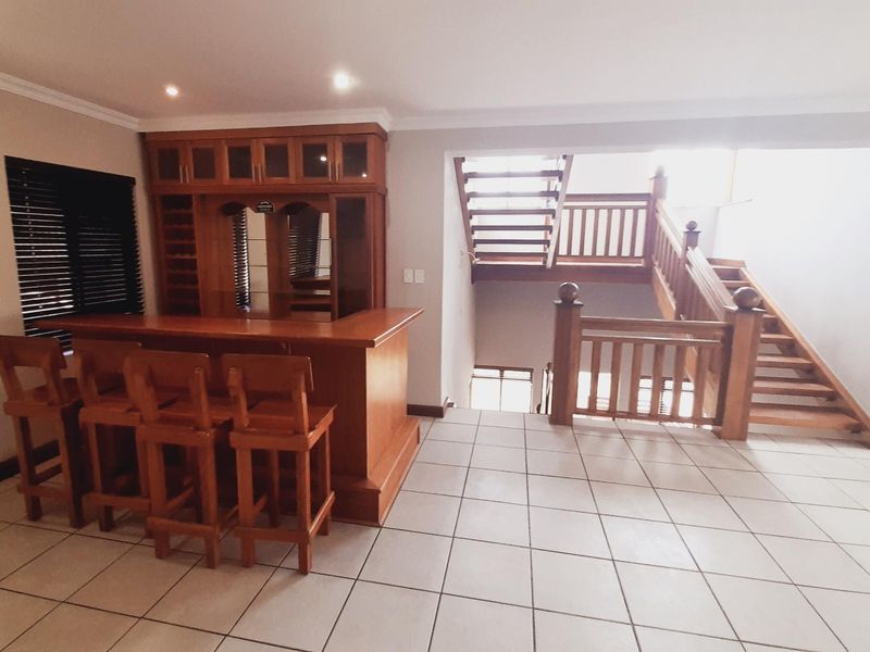 Birdwood Estate: Luxury Living with Magnificent Views - Photo 7